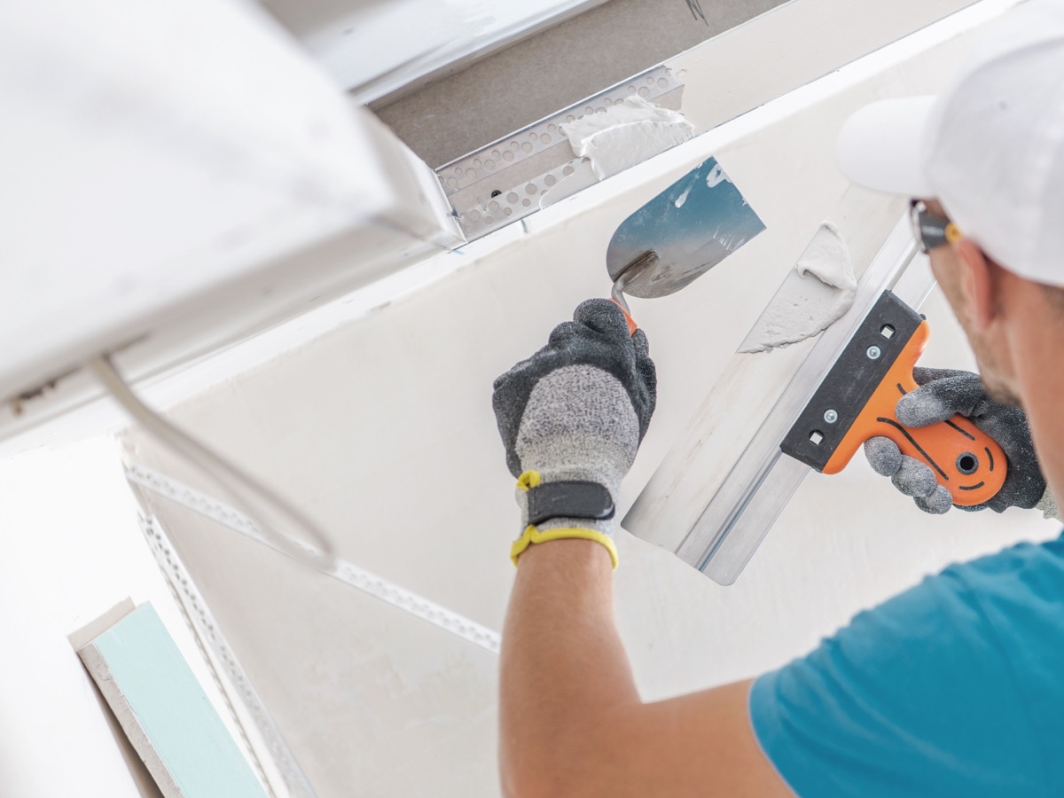 Risse und Löcher reparieren